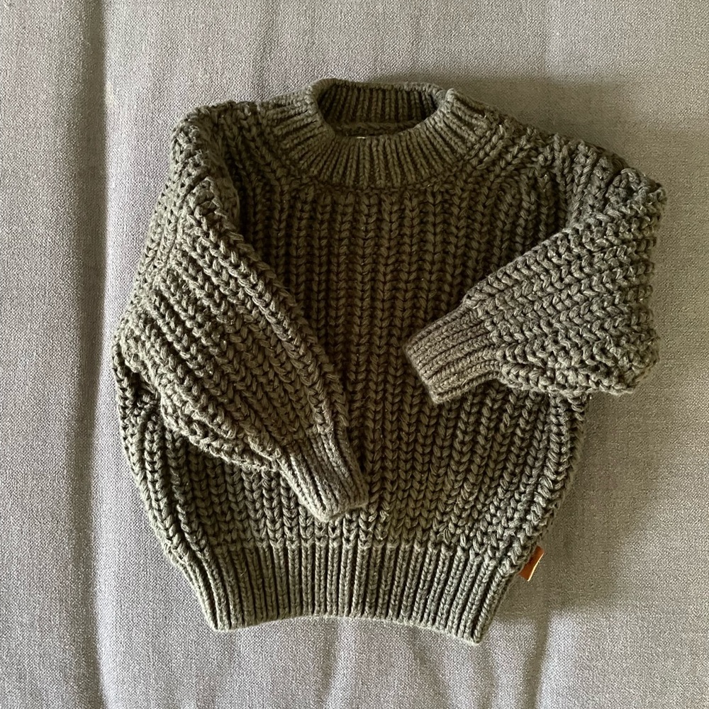 Goumi green sweater